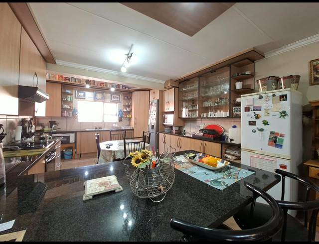 2 BEDROOM RETIREMENT UNIT FOR SALE IN THREE RIVERS